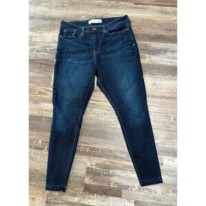 Levi’s mid rise skinny Jeans size 33